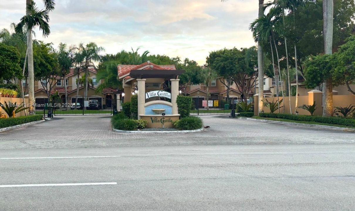 Active With Contract: $525,000 (3 beds, 2 baths, 1579 Square Feet)