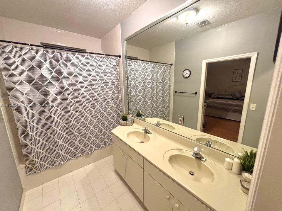 Active With Contract: $525,000 (3 beds, 2 baths, 1579 Square Feet)