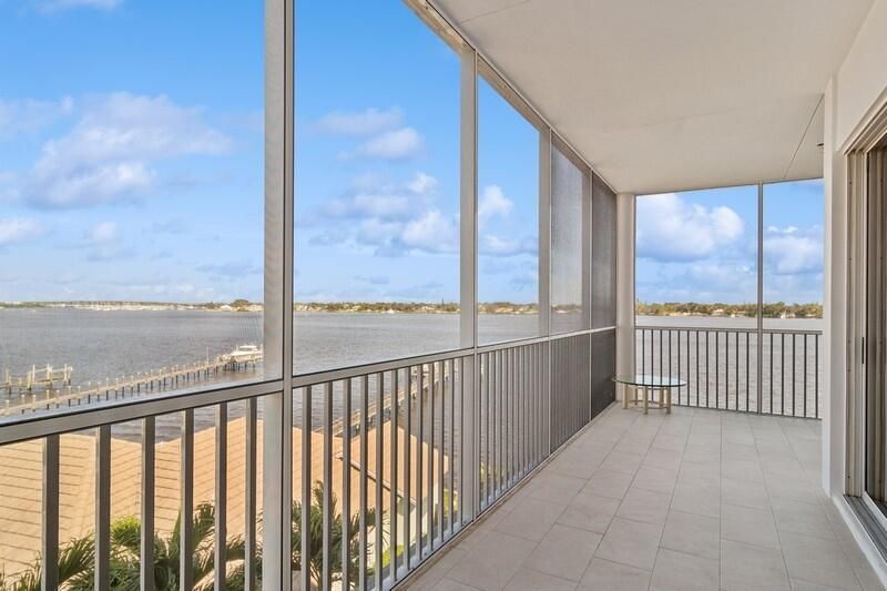 Wrap Around Lanai