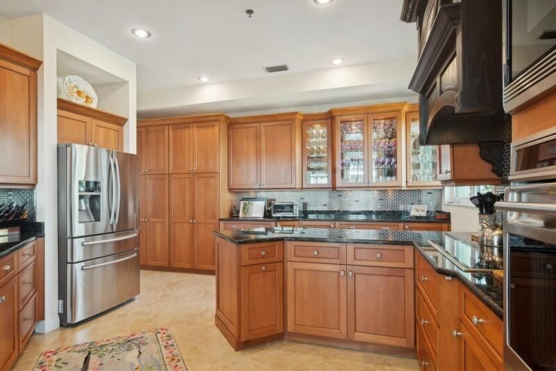 Gorgeous Kitchen Cabinetry...