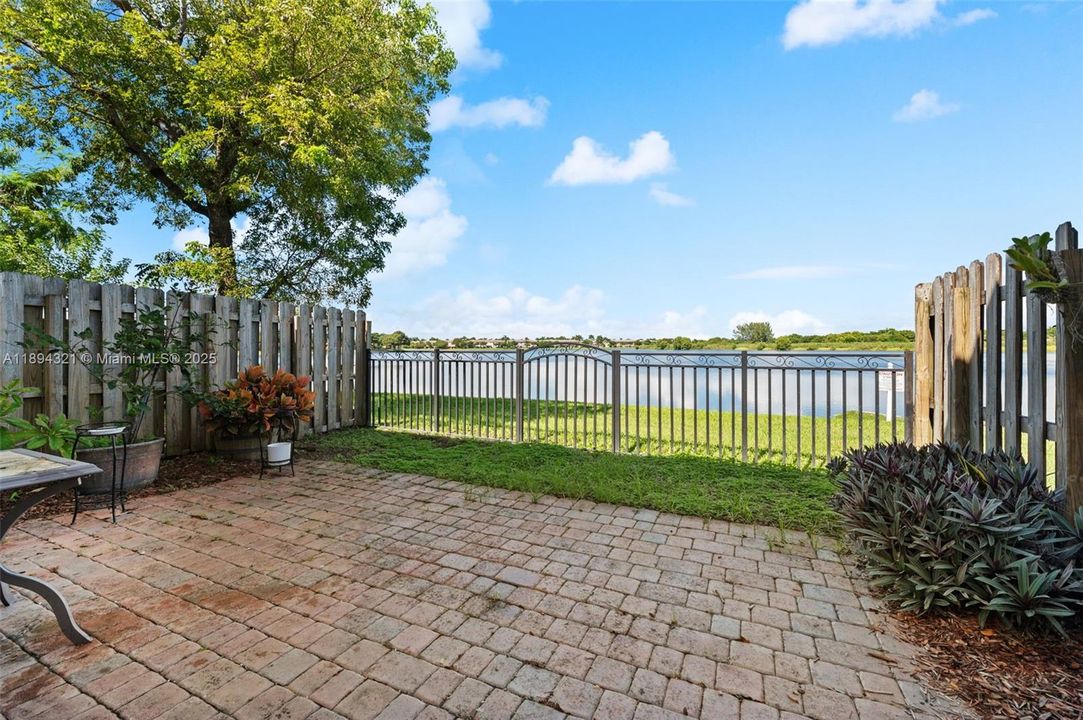 En Venta: $475,000 (4 camas, 2 baños, 1720 Pies cuadrados)