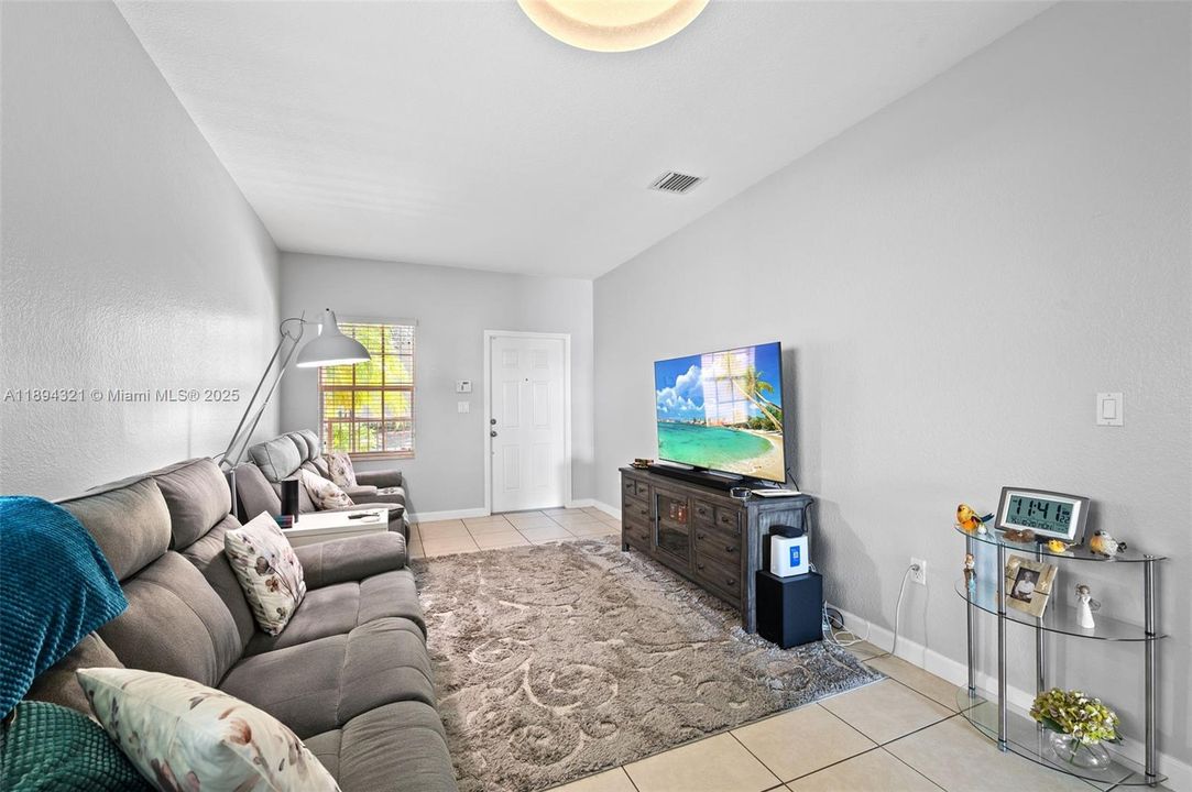 En Venta: $475,000 (4 camas, 2 baños, 1720 Pies cuadrados)