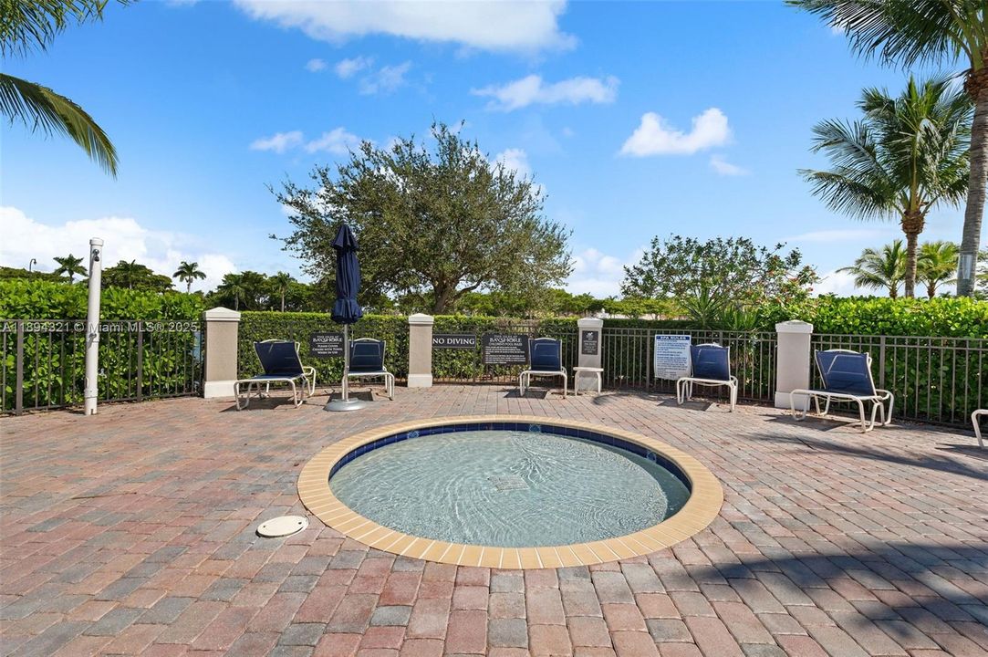 En Venta: $475,000 (4 camas, 2 baños, 1720 Pies cuadrados)