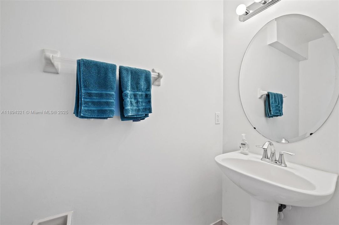 En Venta: $475,000 (4 camas, 2 baños, 1720 Pies cuadrados)