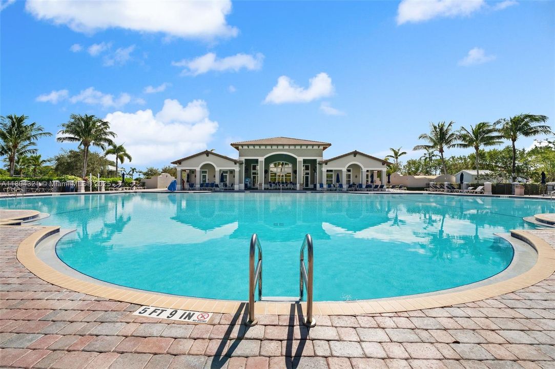 En Venta: $475,000 (4 camas, 2 baños, 1720 Pies cuadrados)