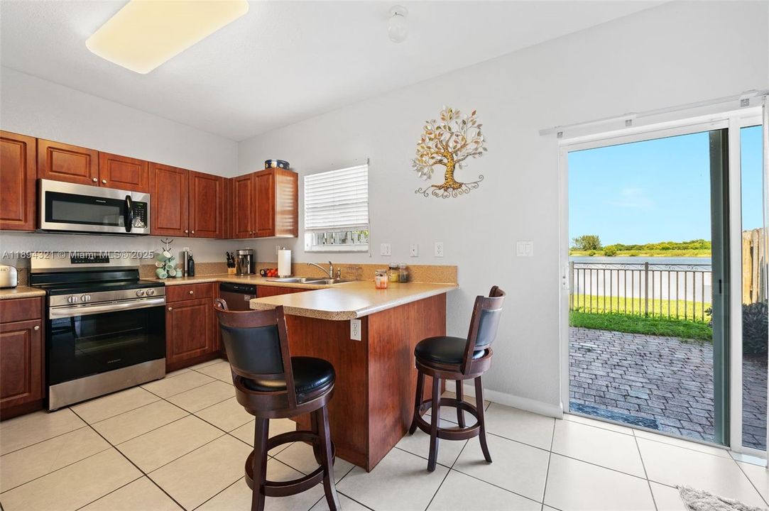 En Venta: $475,000 (4 camas, 2 baños, 1720 Pies cuadrados)