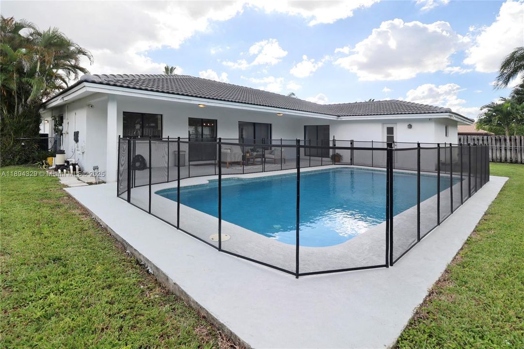 На продажу: $769,999 (4 спален, 2 ванн, 2133 Квадратных фут)