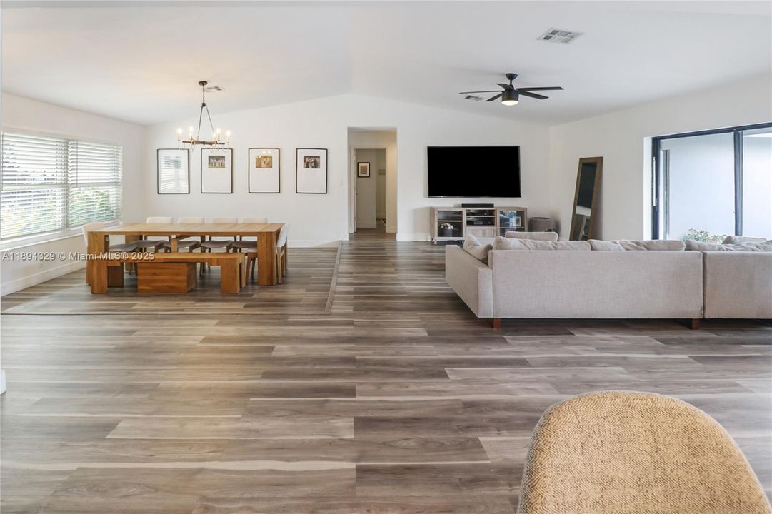 На продажу: $769,999 (4 спален, 2 ванн, 2133 Квадратных фут)