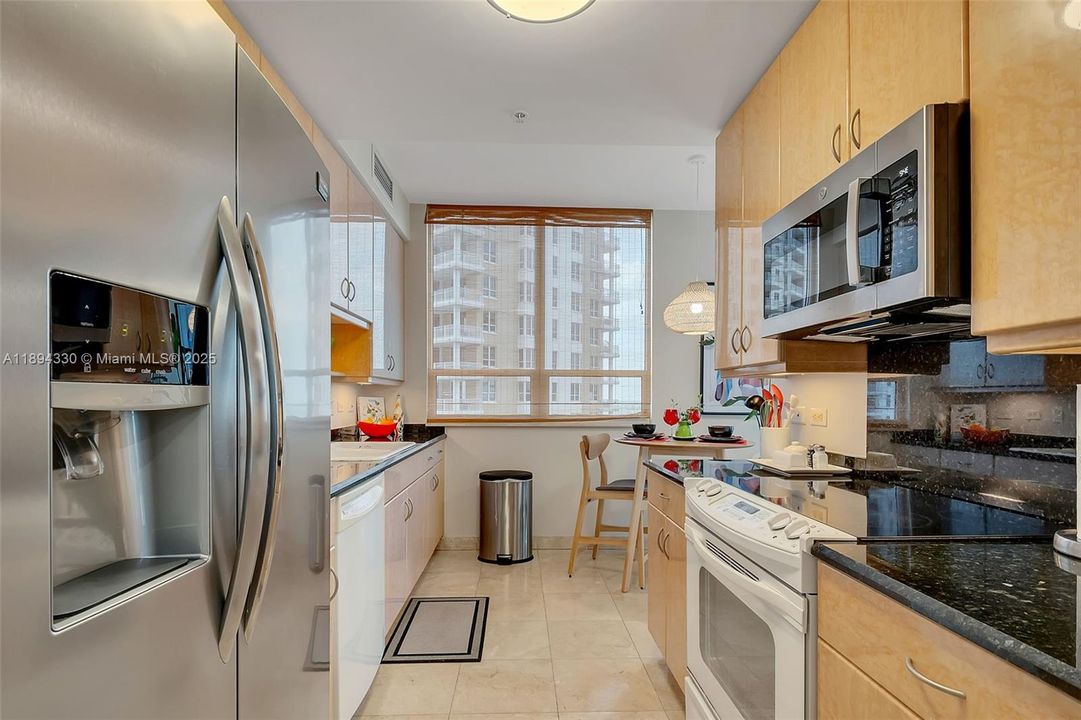 待售: $950,000 (2 贝兹, 2 浴室, 1280 平方英尺)