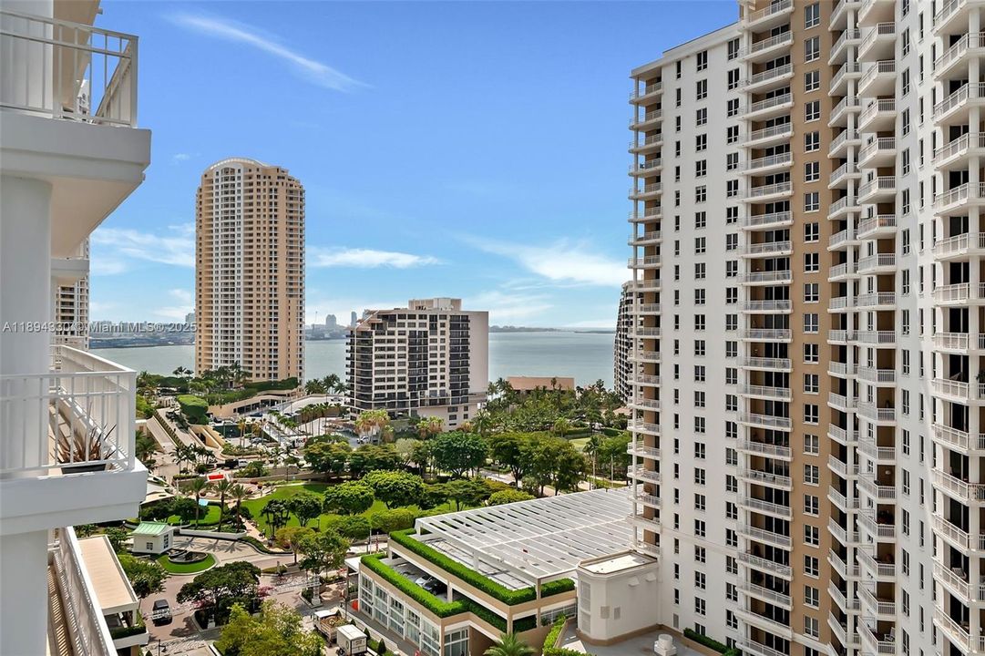 待售: $950,000 (2 贝兹, 2 浴室, 1280 平方英尺)