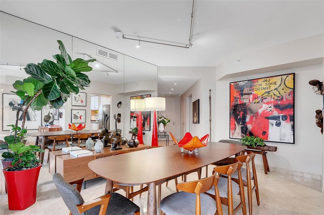 待售: $950,000 (2 贝兹, 2 浴室, 1280 平方英尺)