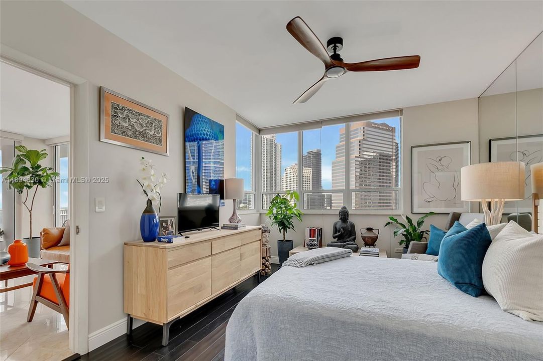 待售: $950,000 (2 贝兹, 2 浴室, 1280 平方英尺)