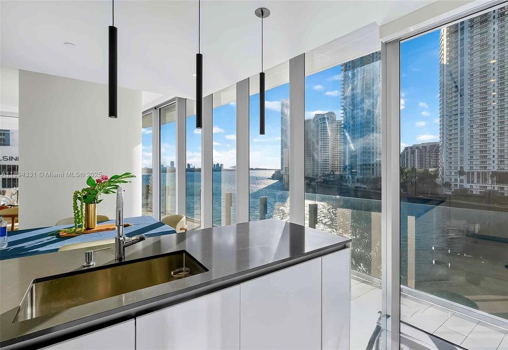 For Sale: $4,388,800 (4 beds, 5 baths, 3021 Square Feet)