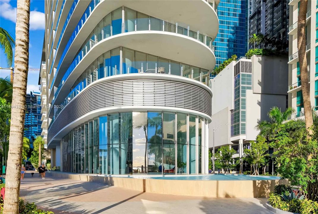 For Sale: $4,388,800 (4 beds, 5 baths, 3021 Square Feet)