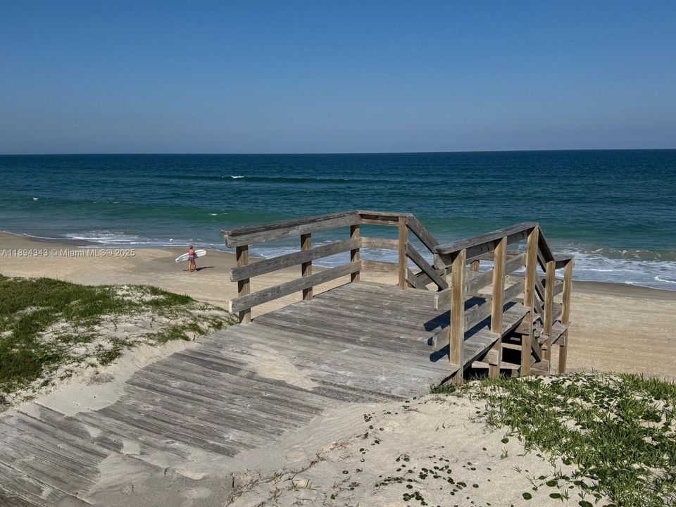 待售: $2,000,000 (4 贝兹, 3 浴室, 1960 平方英尺)