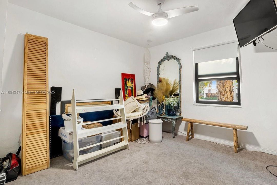 En Venta: $299,000 (2 camas, 2 baños, 777 Pies cuadrados)