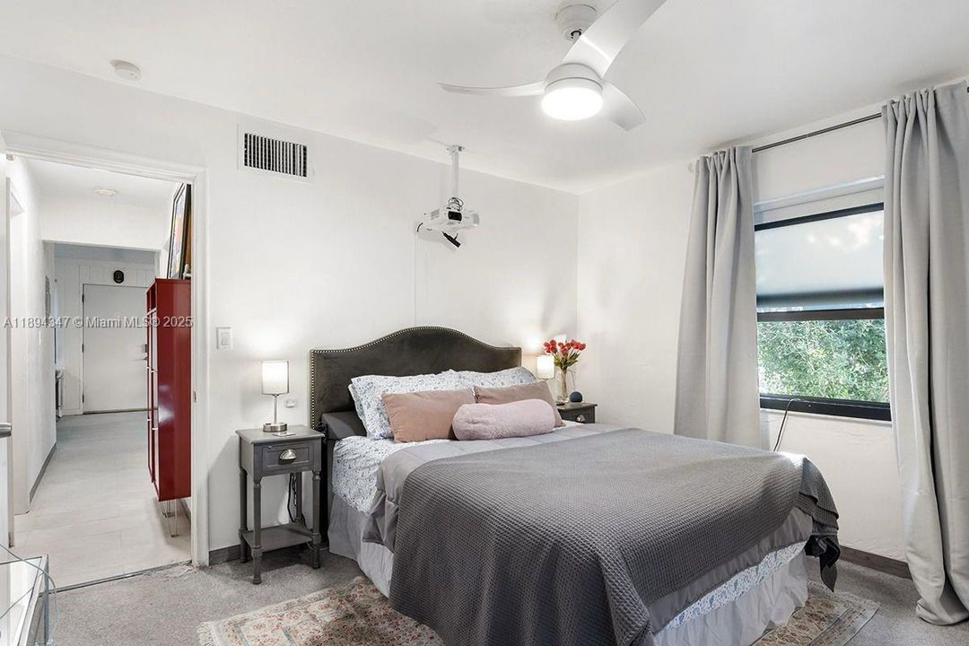 En Venta: $299,000 (2 camas, 2 baños, 777 Pies cuadrados)