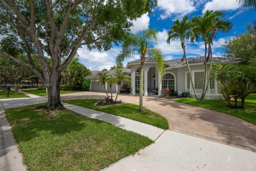 На продажу: $1,250,000 (5 спален, 3 ванн, 2946 Квадратных фут)