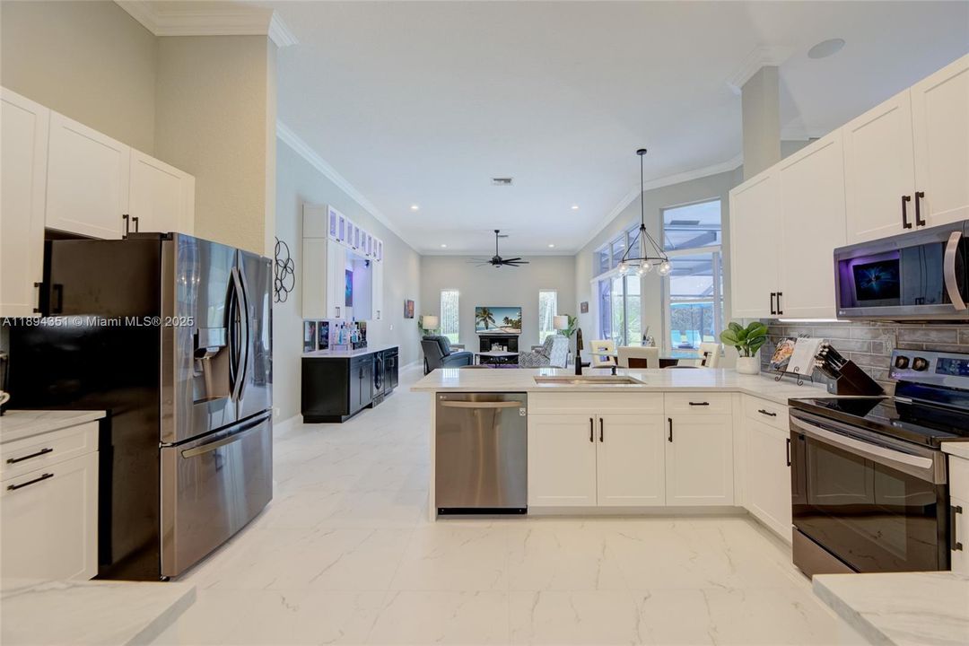 На продажу: $1,250,000 (5 спален, 3 ванн, 2946 Квадратных фут)