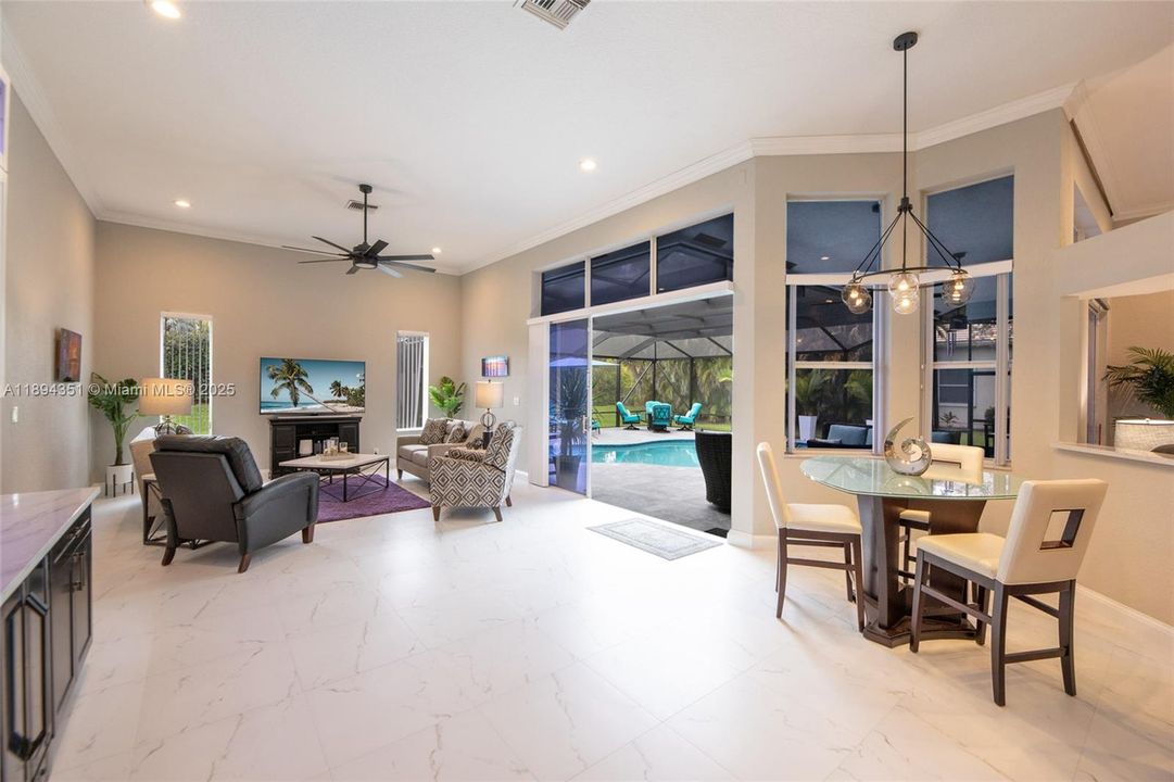 На продажу: $1,250,000 (5 спален, 3 ванн, 2946 Квадратных фут)