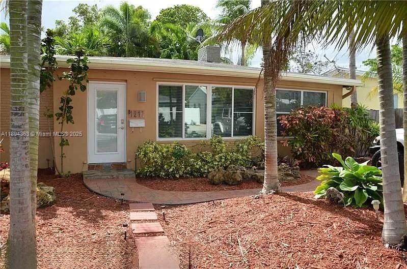 Recently Rented: $2,800 (2 beds, 2 baths, 1300 Square Feet)