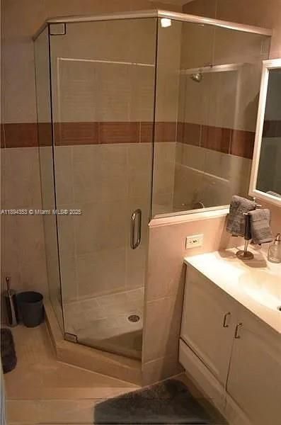 Recently Rented: $2,800 (2 beds, 2 baths, 1300 Square Feet)