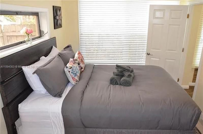 Recently Rented: $2,800 (2 beds, 2 baths, 1300 Square Feet)