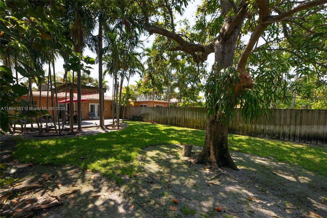 Recently Rented: $2,800 (2 beds, 2 baths, 1300 Square Feet)