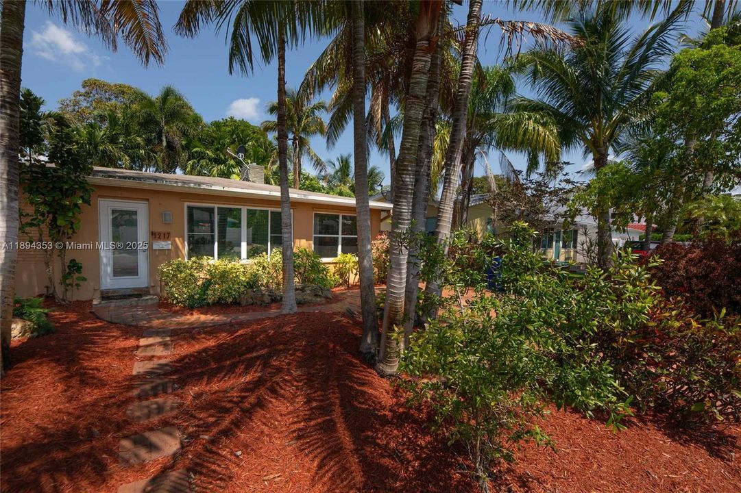 Recently Rented: $2,800 (2 beds, 2 baths, 1300 Square Feet)