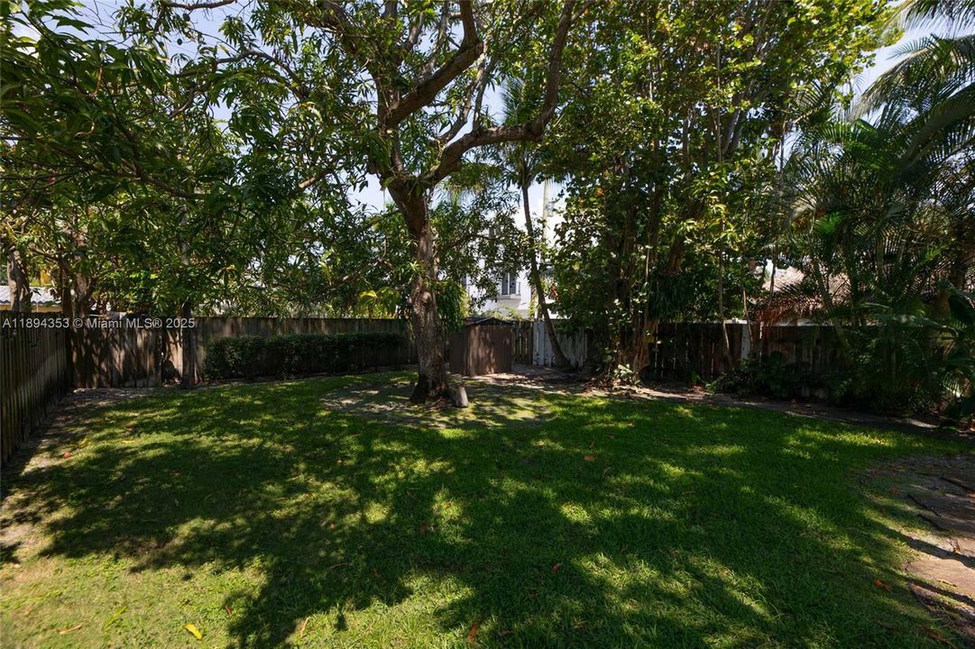 Recently Rented: $2,800 (2 beds, 2 baths, 1300 Square Feet)