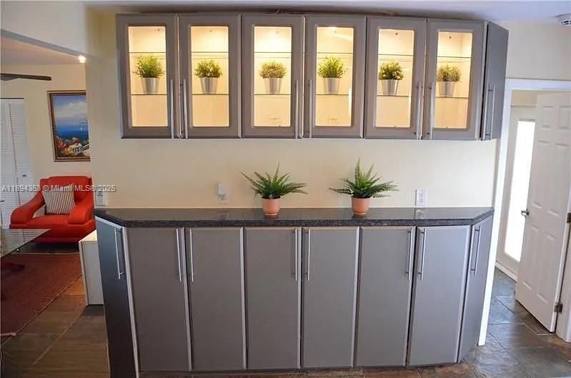 Recently Rented: $2,800 (2 beds, 2 baths, 1300 Square Feet)