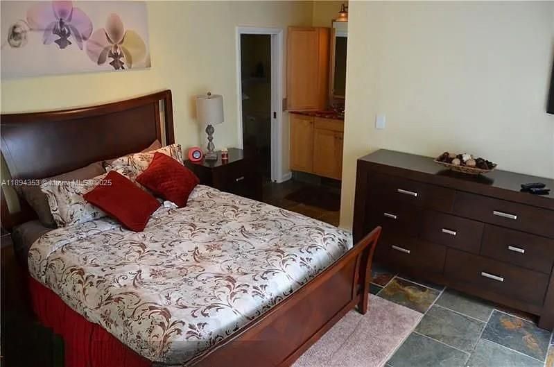 Recently Rented: $2,800 (2 beds, 2 baths, 1300 Square Feet)