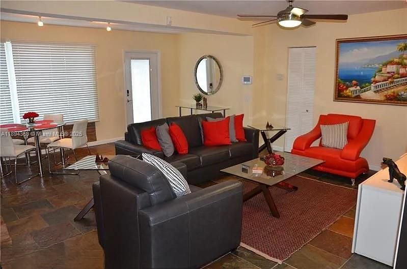 Recently Rented: $2,800 (2 beds, 2 baths, 1300 Square Feet)