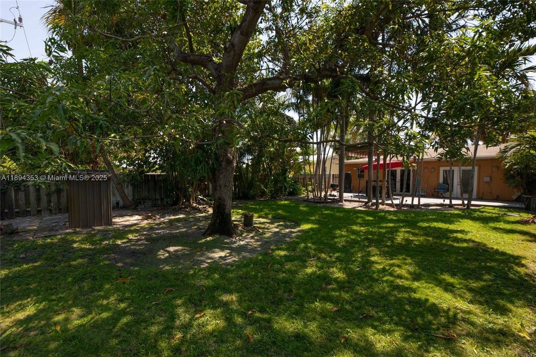 Recently Rented: $2,800 (2 beds, 2 baths, 1300 Square Feet)