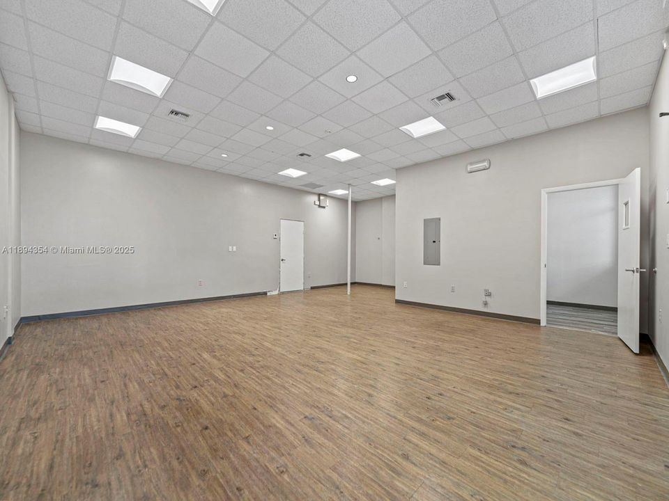 В аренду: $2,800 (0 спален, 0 ванн, 0 Квадратных фут)