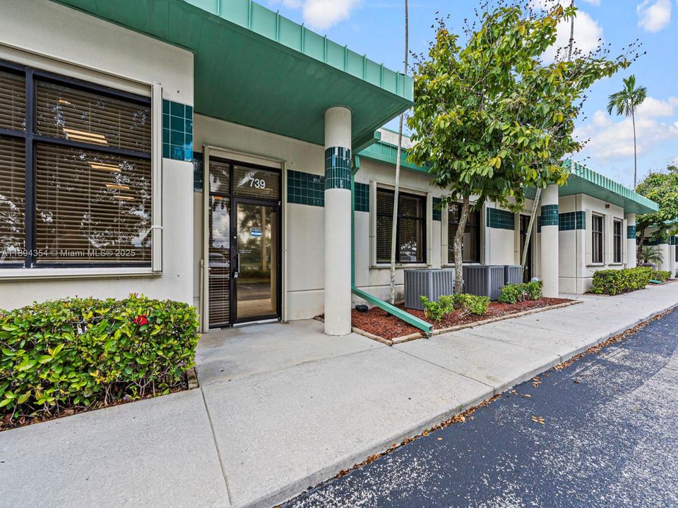 В аренду: $2,800 (0 спален, 0 ванн, 0 Квадратных фут)