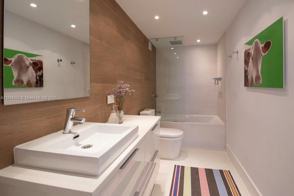 Active With Contract: $4,500 (2 beds, 2 baths, 1950 Square Feet)