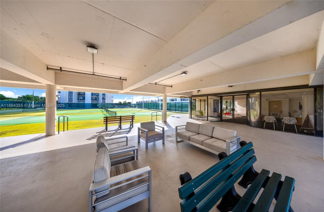 Active With Contract: $4,500 (2 beds, 2 baths, 1950 Square Feet)