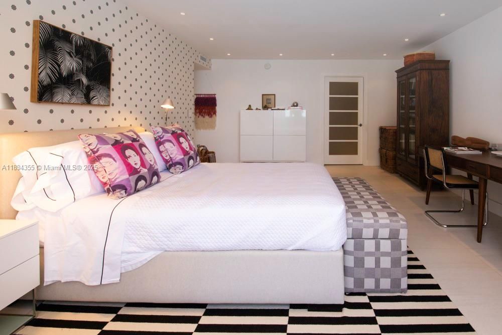 Active With Contract: $4,500 (2 beds, 2 baths, 1950 Square Feet)