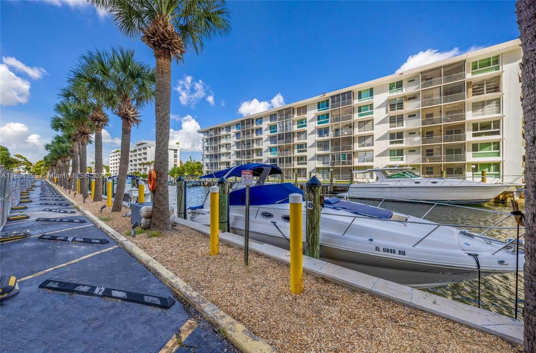 Active With Contract: $4,500 (2 beds, 2 baths, 1950 Square Feet)