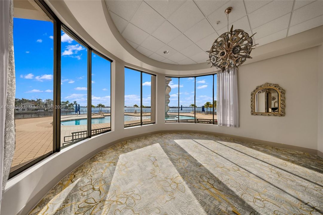 Active With Contract: $4,500 (2 beds, 2 baths, 1950 Square Feet)