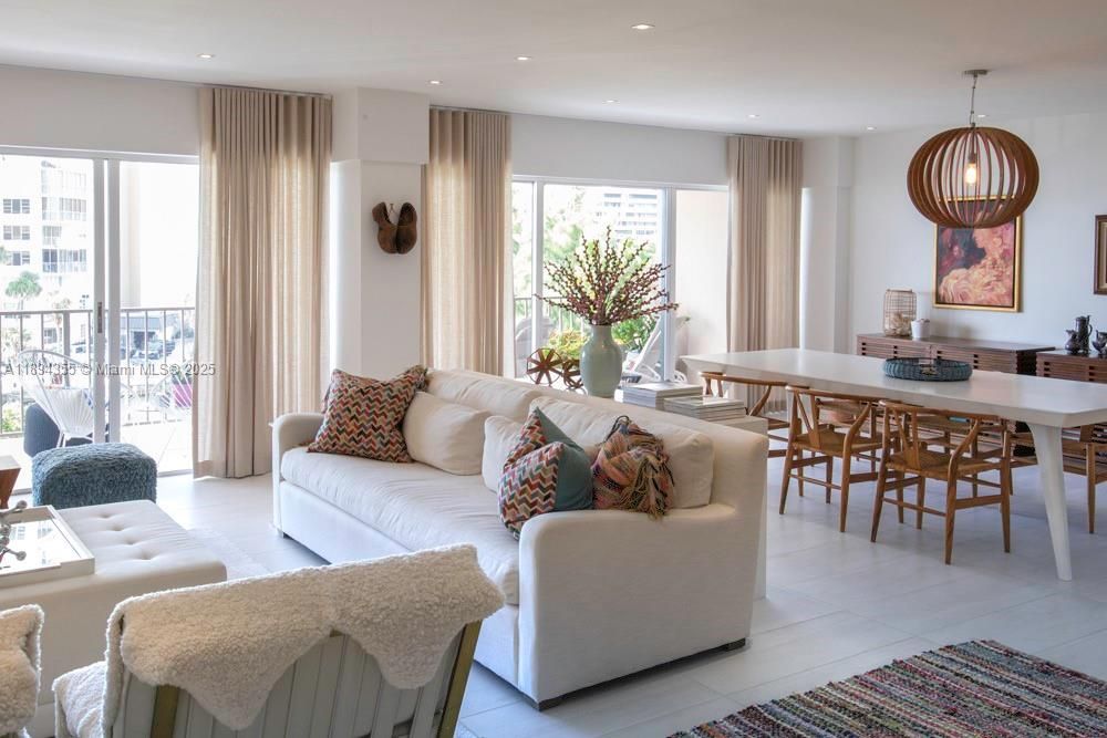 Active With Contract: $4,500 (2 beds, 2 baths, 1950 Square Feet)