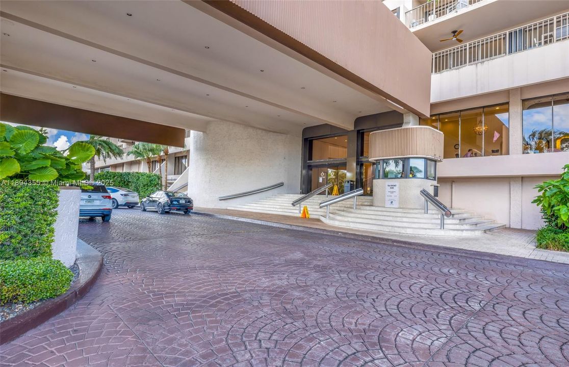 Active With Contract: $4,500 (2 beds, 2 baths, 1950 Square Feet)