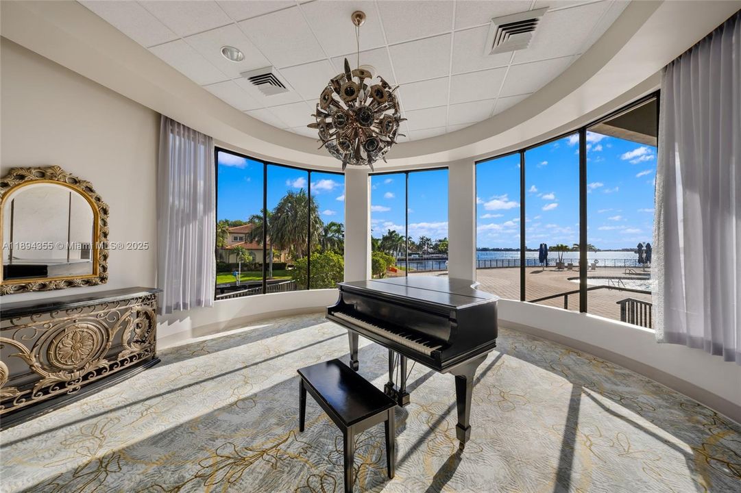 Active With Contract: $4,500 (2 beds, 2 baths, 1950 Square Feet)