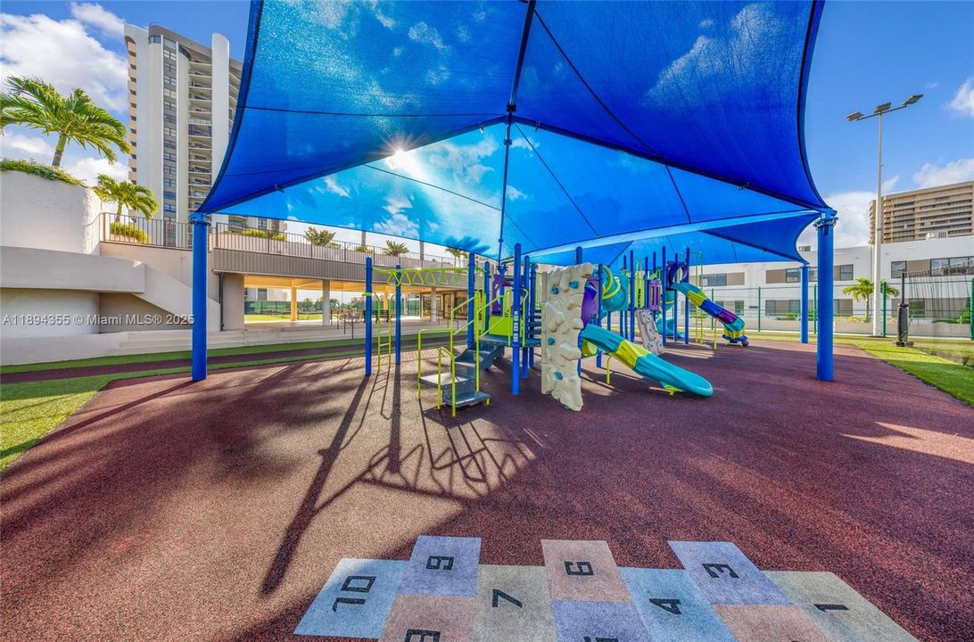 Active With Contract: $4,500 (2 beds, 2 baths, 1950 Square Feet)