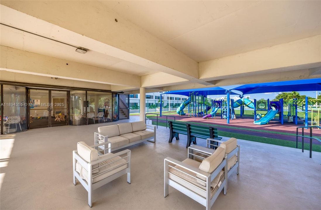 Active With Contract: $4,500 (2 beds, 2 baths, 1950 Square Feet)