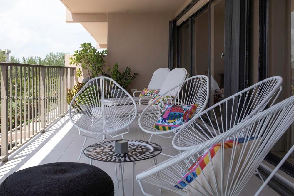 Active With Contract: $4,500 (2 beds, 2 baths, 1950 Square Feet)