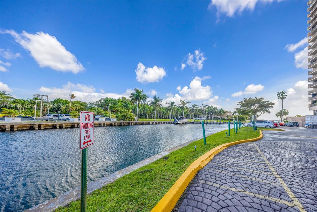 Active With Contract: $4,500 (2 beds, 2 baths, 1950 Square Feet)