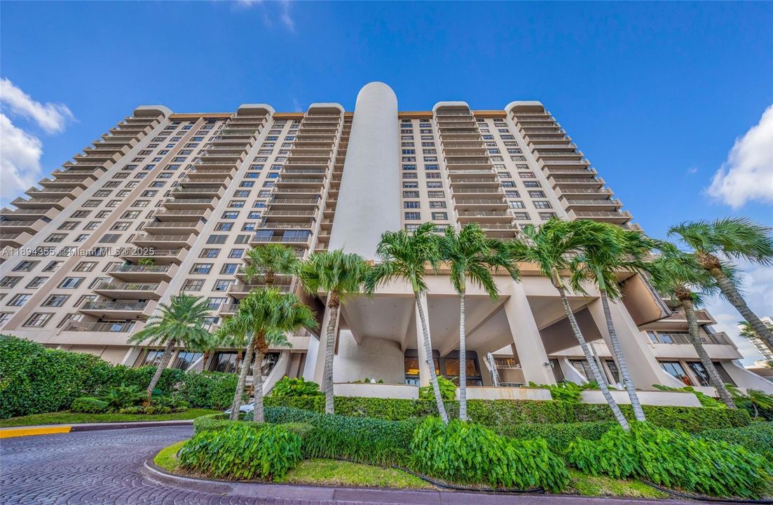 Active With Contract: $4,500 (2 beds, 2 baths, 1950 Square Feet)