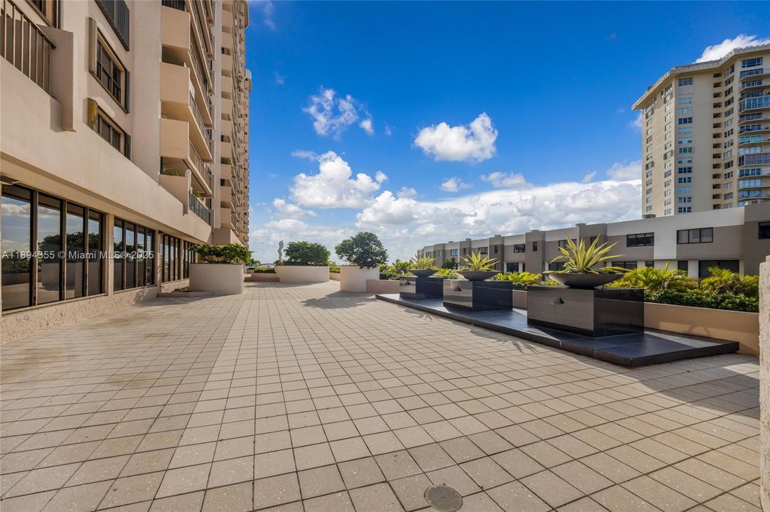 Active With Contract: $4,500 (2 beds, 2 baths, 1950 Square Feet)